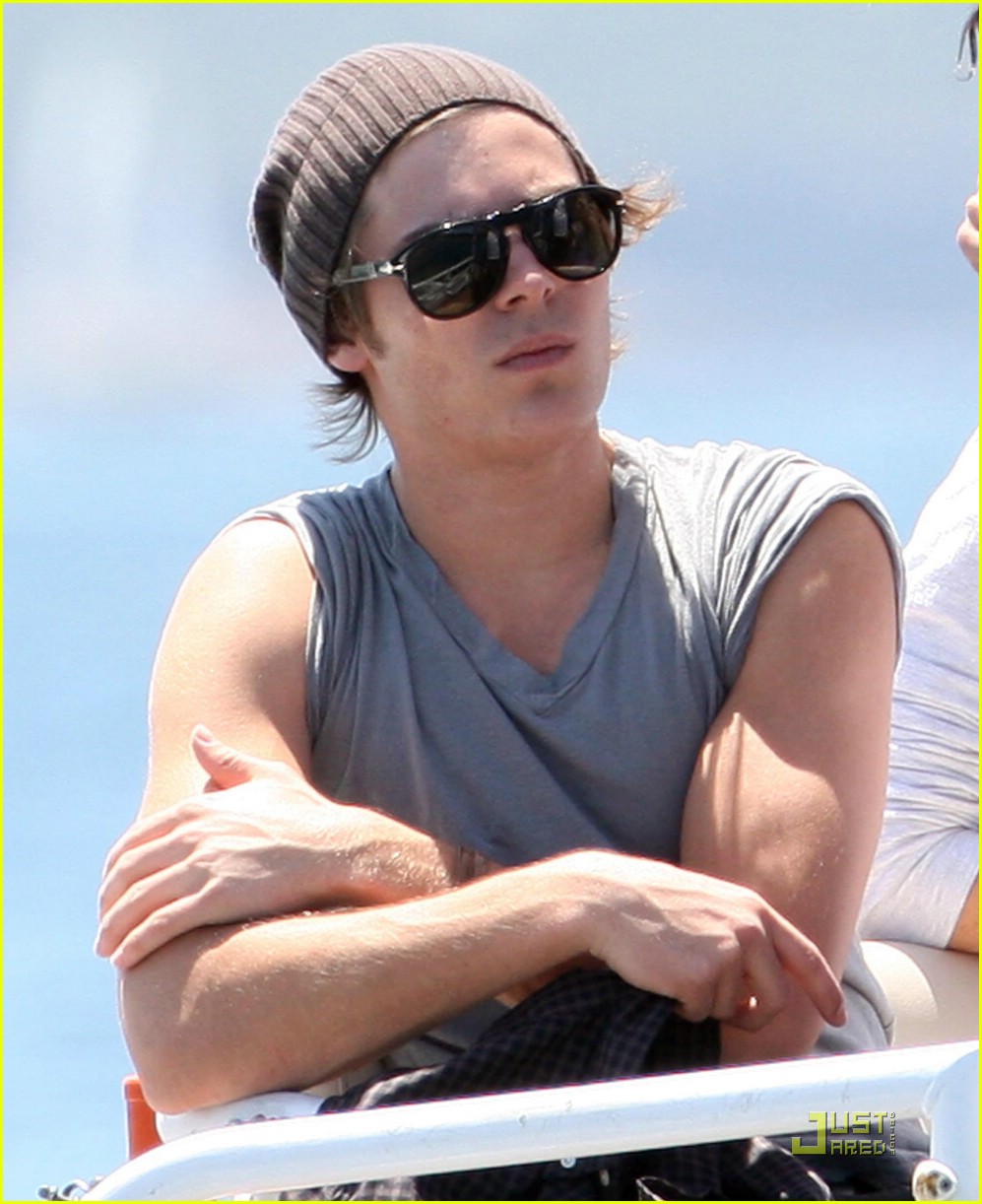 zac efron water taxi vanessa hudgens 01