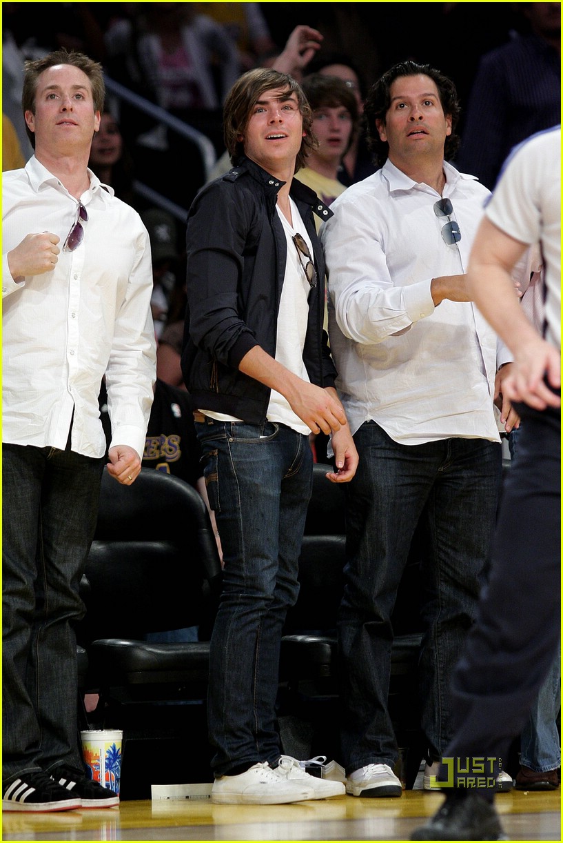 Zac Efron Is A Lakers Lover Photo Photo Gallery Just Jared Jr