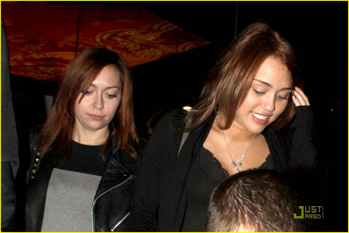 miley cyrus liam hemsworth kasuya 08