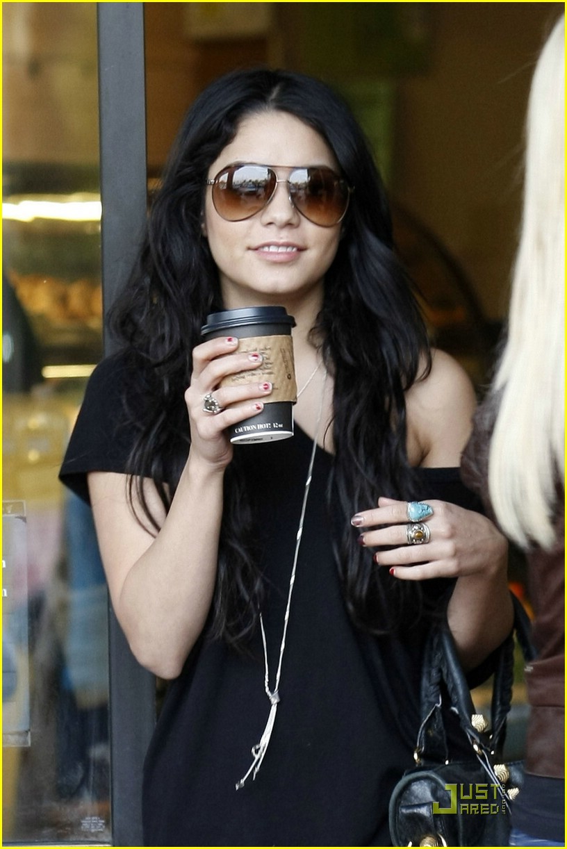 Full Sized Photo Of Vanessa Hudgens Brittany Snow Nail Salon 01