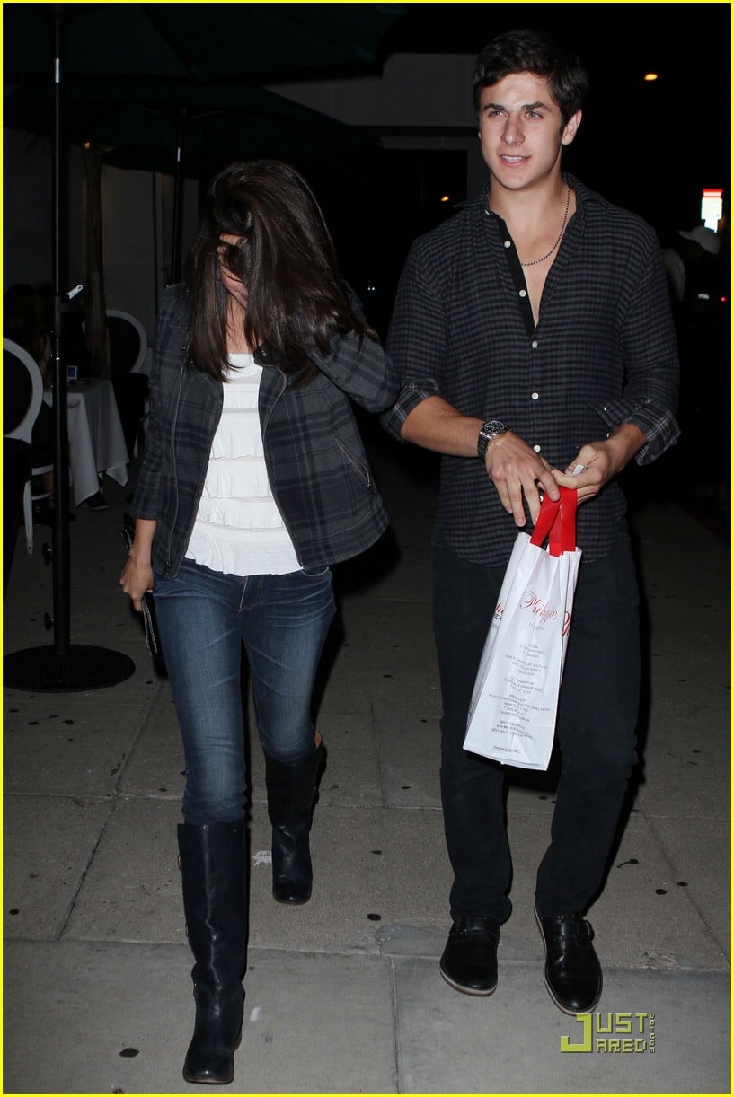 Full Sized Photo Of Selena Gomez David Henrie Dinner Selena Gomez