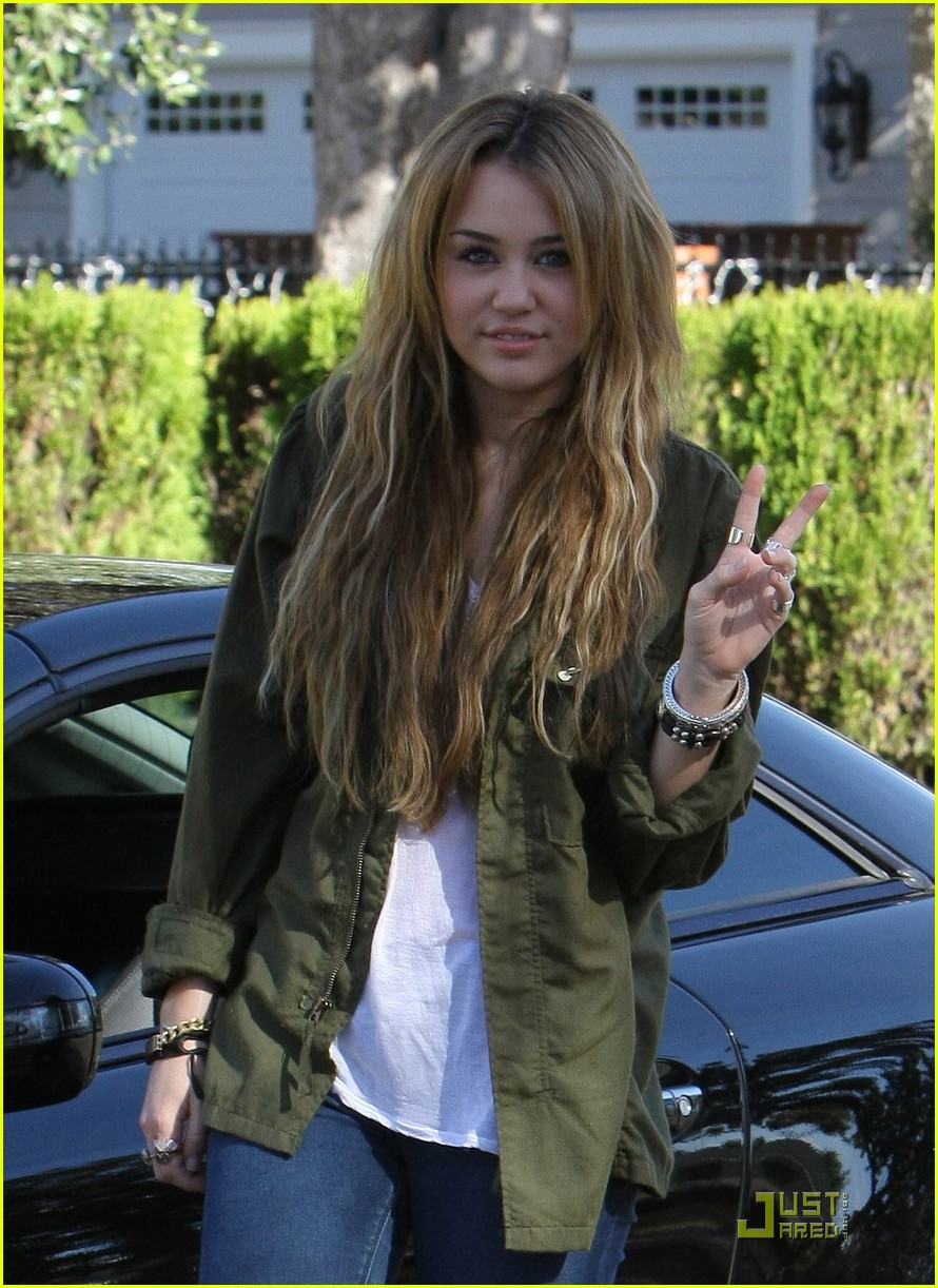 Miley Cyrus Peace Y All Photo Photo Gallery Just Jared Jr