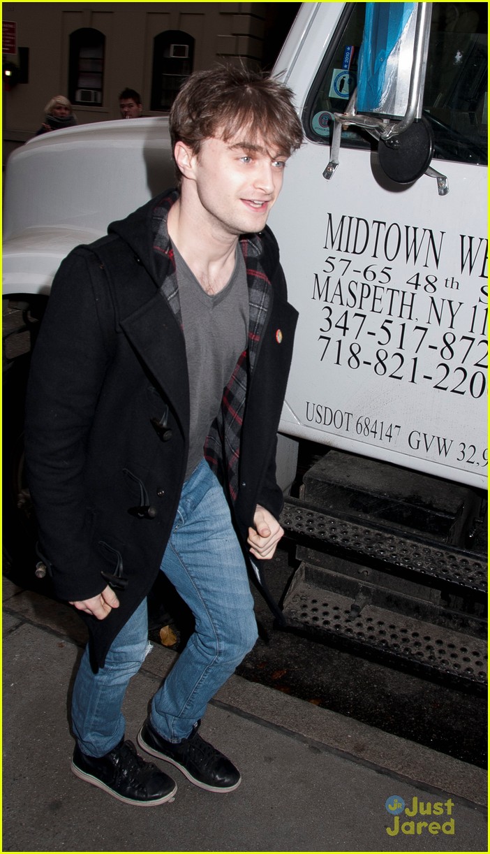 Full Sized Photo Of Daniel Radcliffe Theatre Arrival Daniel