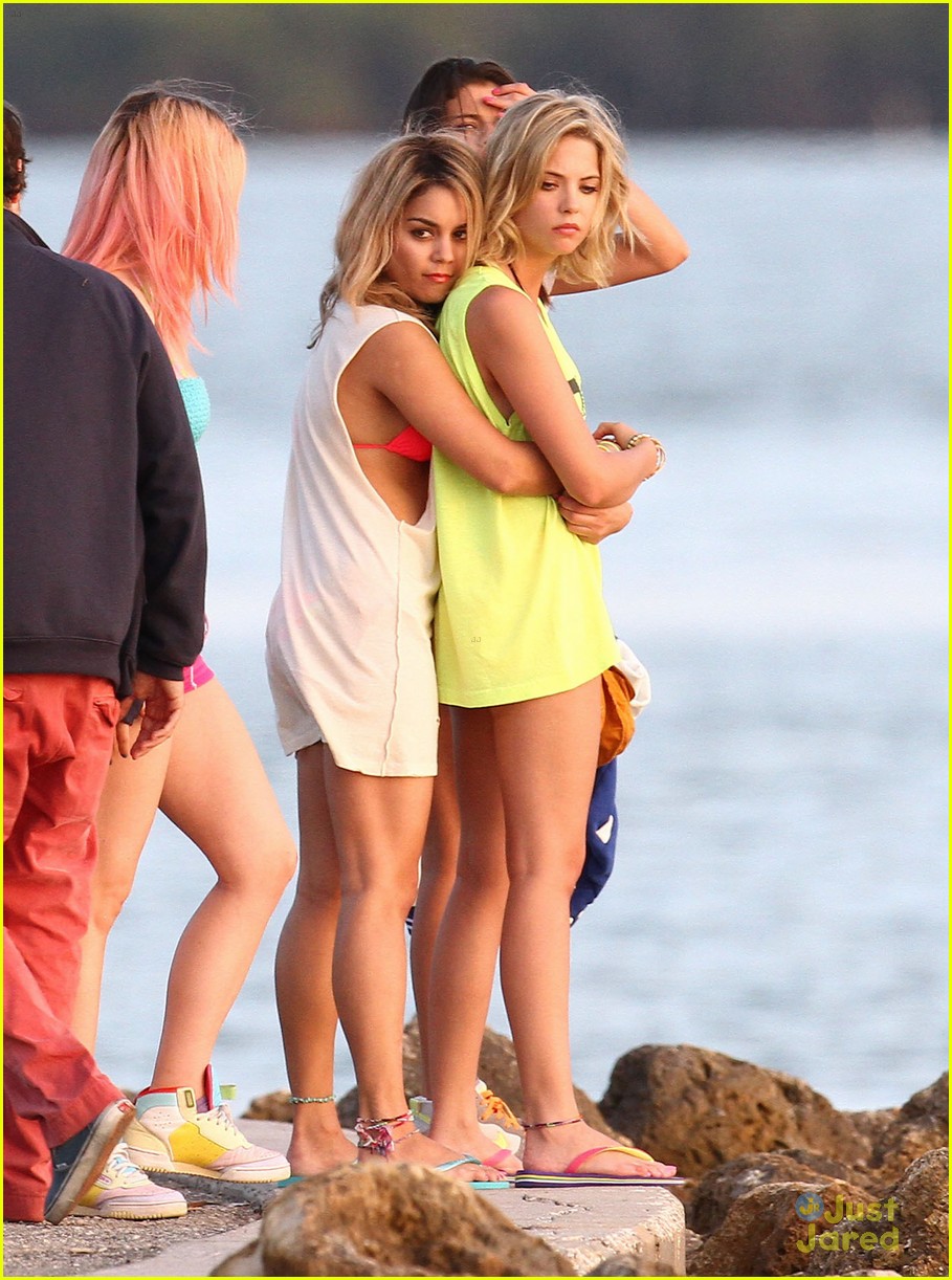 Full Sized Photo Of Vanessa Ashley Breakers Beach Vanessa Hudgens