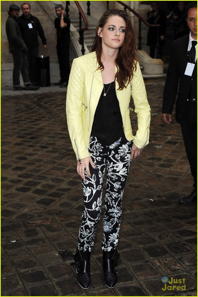 Kristen Stewart Balenciaga Show At Paris Fashion Week Photo 498118