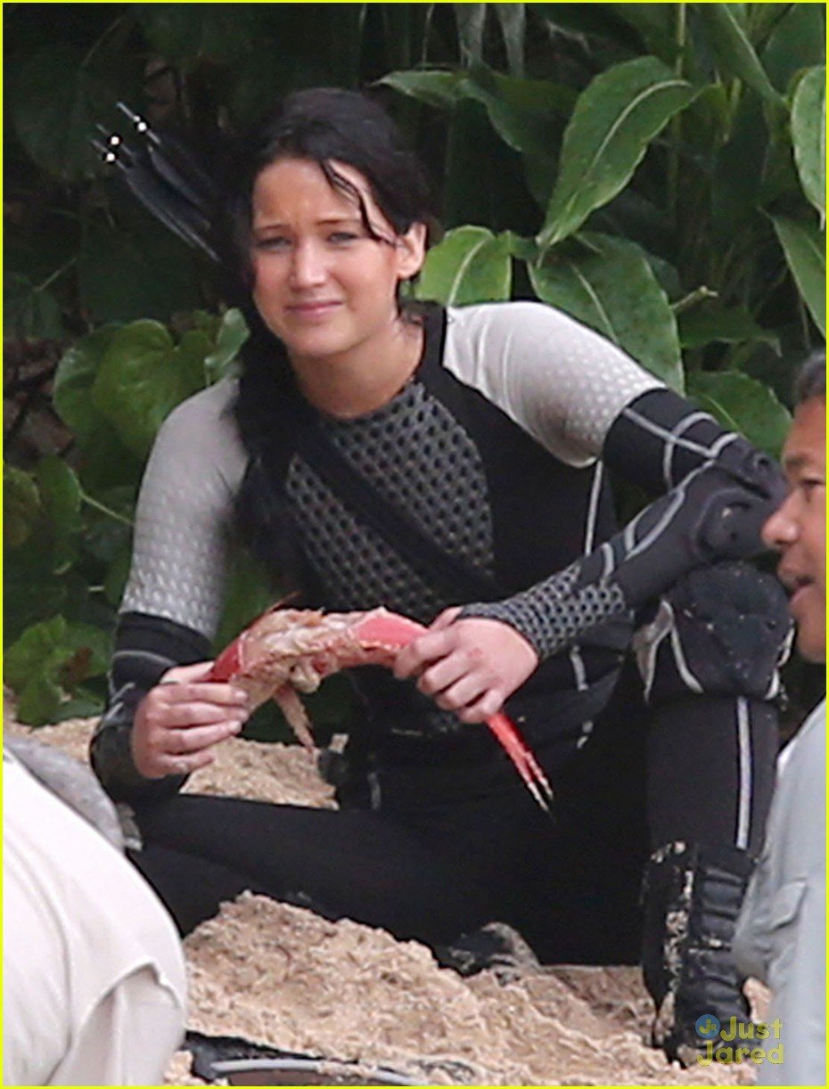 Full Sized Photo Of Jennifer Lawrence Thg Beach 09 Jennifer Lawrence