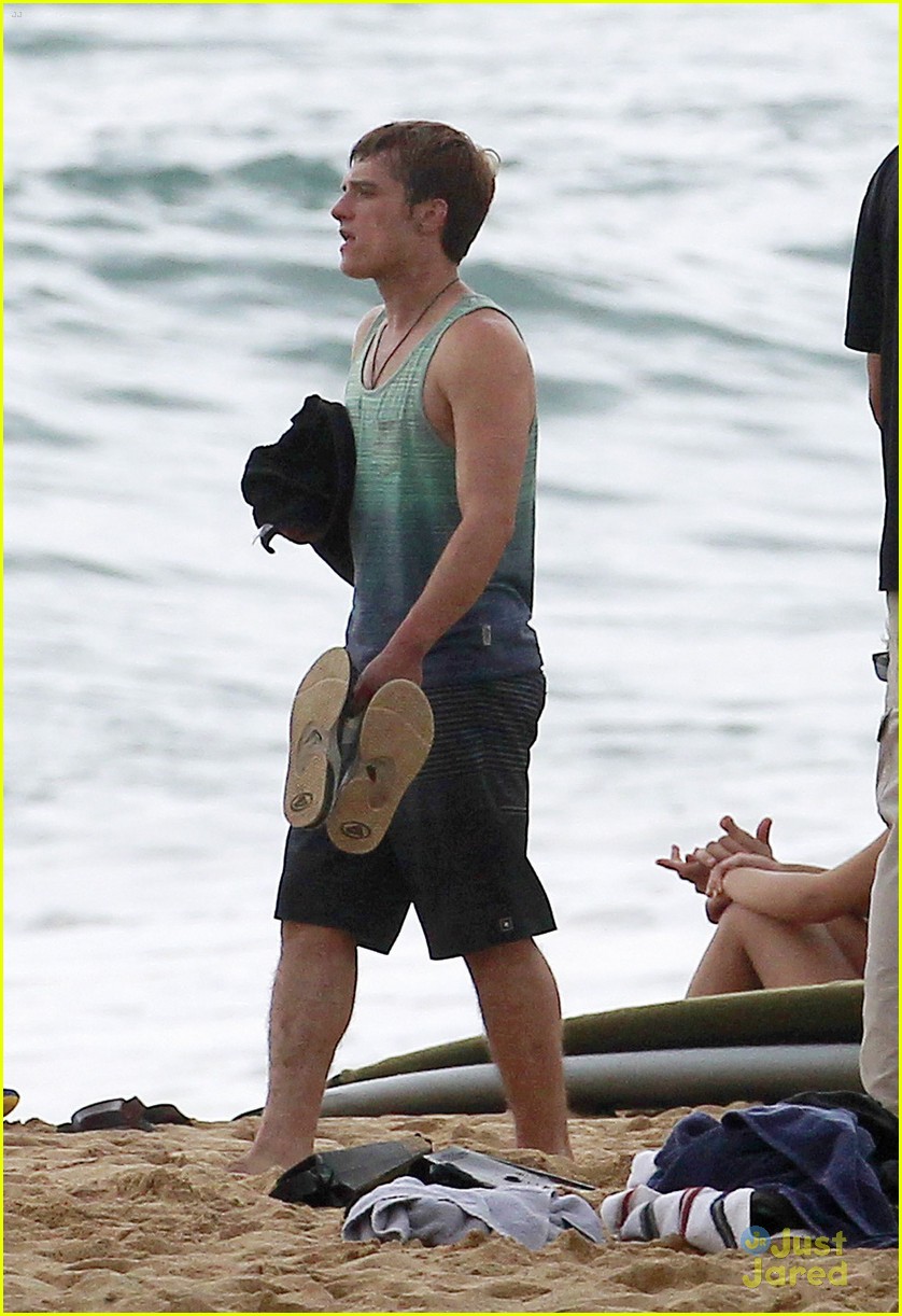 Josh Hutcherson Frisbee On The Beach Photo Photo Gallery