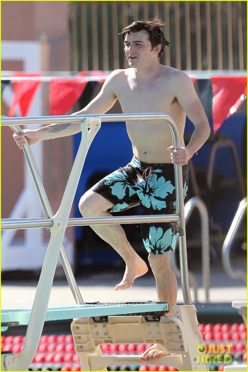 Drake Bell Diving Practice For Splash Usa Photo Photo Gallery Just Jared Jr