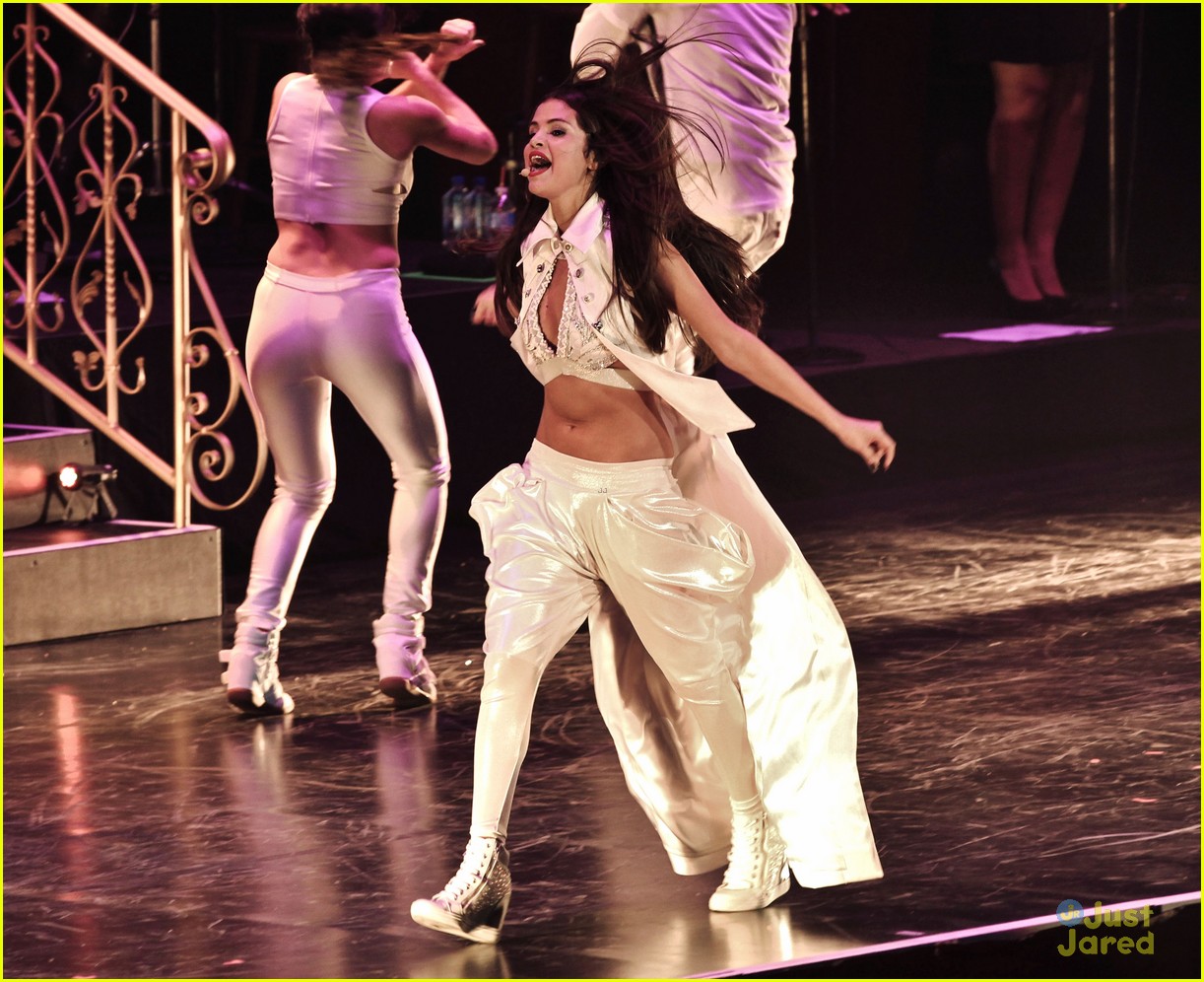 Full Sized Photo Of Selena Gomez Stars Dance Tour Kick Off Pics 18