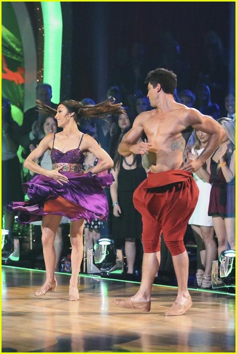 Meryl Davis Sambas To The Jungle Book With Maksim Chmerkovskiy On