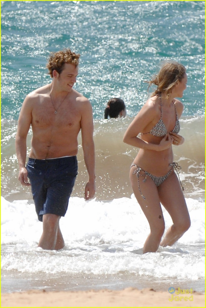 Full Sized Photo Of Sam Claflin Shirtless At The Beach 05 Shirtless