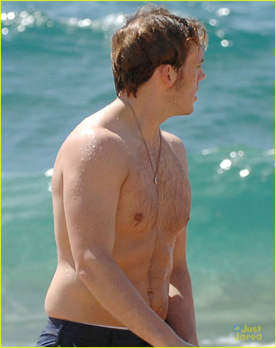 Shirtless Sam Claflin Frolics On Hawaiian Beach With Wife Laura Haddock