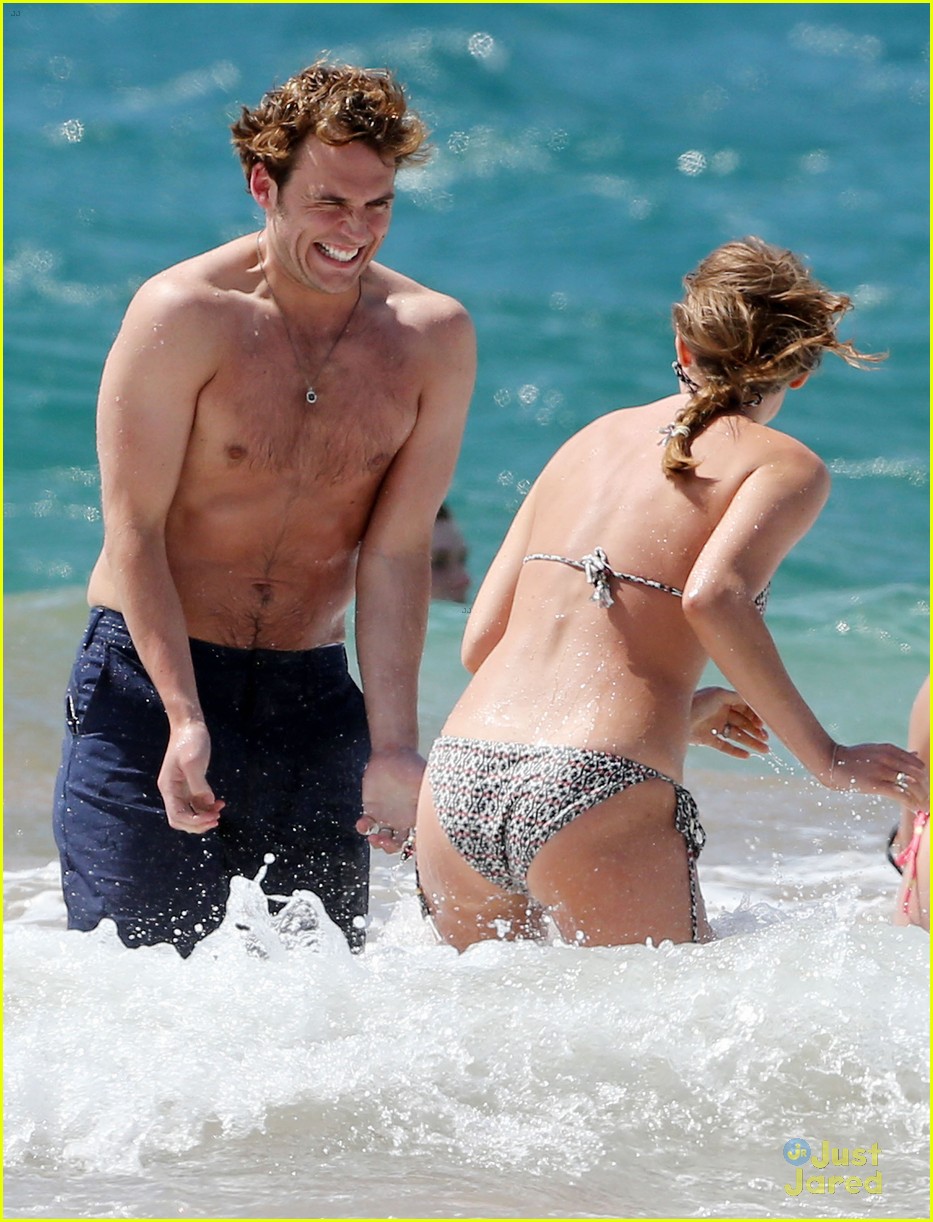 Shirtless Sam Claflin Frolics On Hawaiian Beach With Wife Laura Haddock