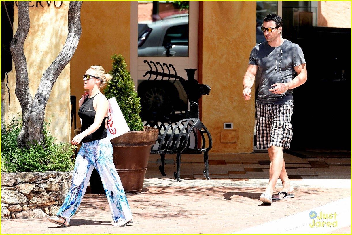 Hayden Panettiere Shows Off Growing Baby Bump On Her Babymoon With