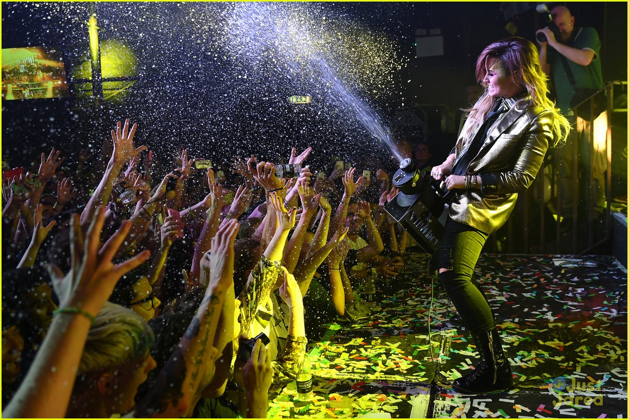 Full Sized Photo Of Demi Lovato London Gay Performance Demi Lovato Gets Love From Fans