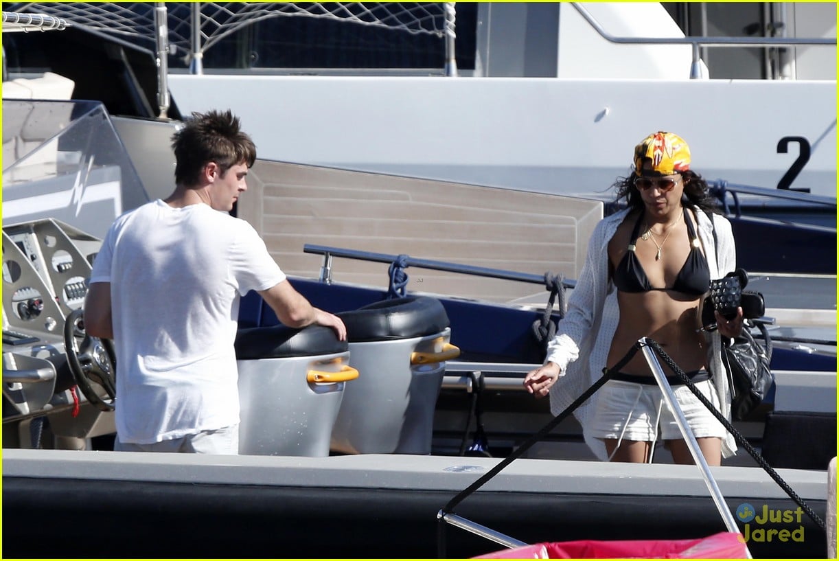 Zac Efron Hits The High Seas In Italy With Michelle Rodriguez Photo