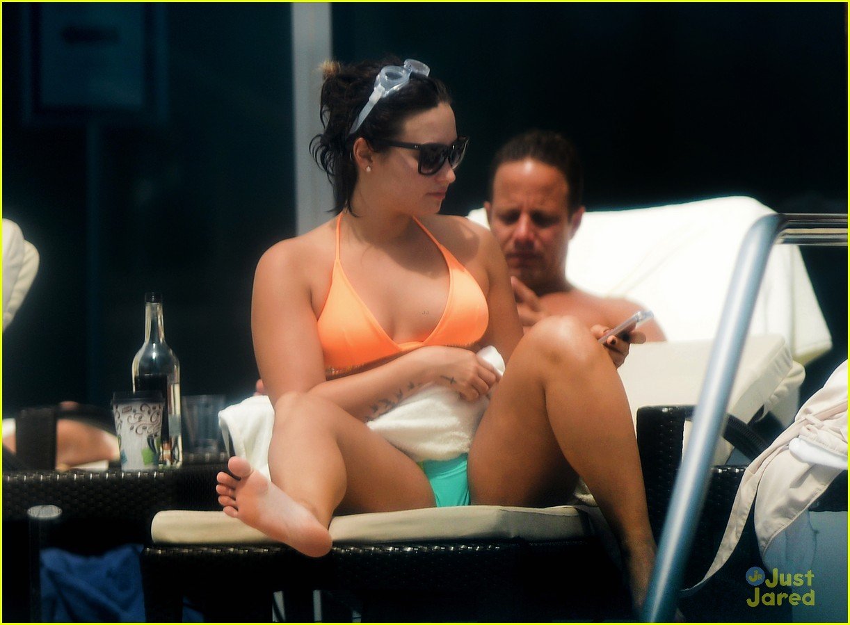 Demi Lovato Displays Her Fabulous Bikini Body In Miami Photo