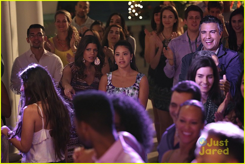 Rafael Steals Jane S Heart Again On The Dance Floor On Jane The Virgin