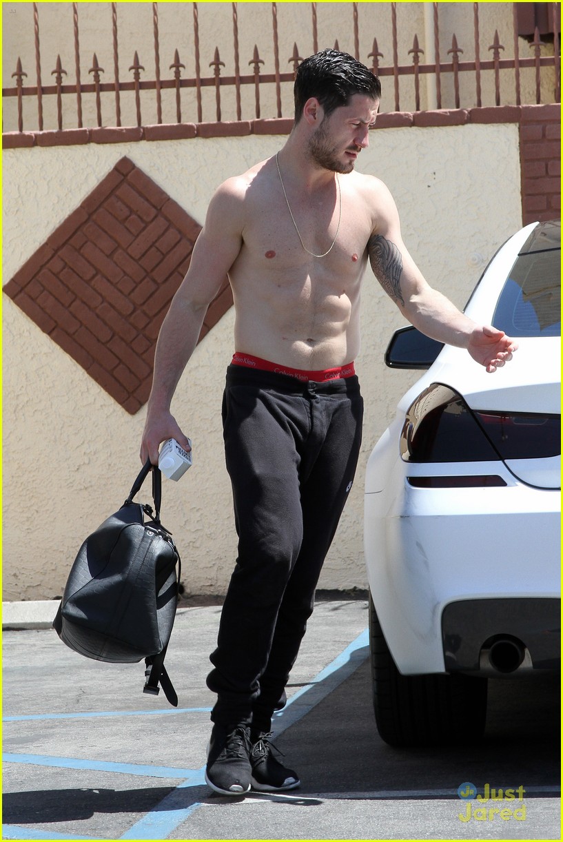 Val Chmerkovskiy Goes Shirtless After Dwts Practice With Rumer Willis