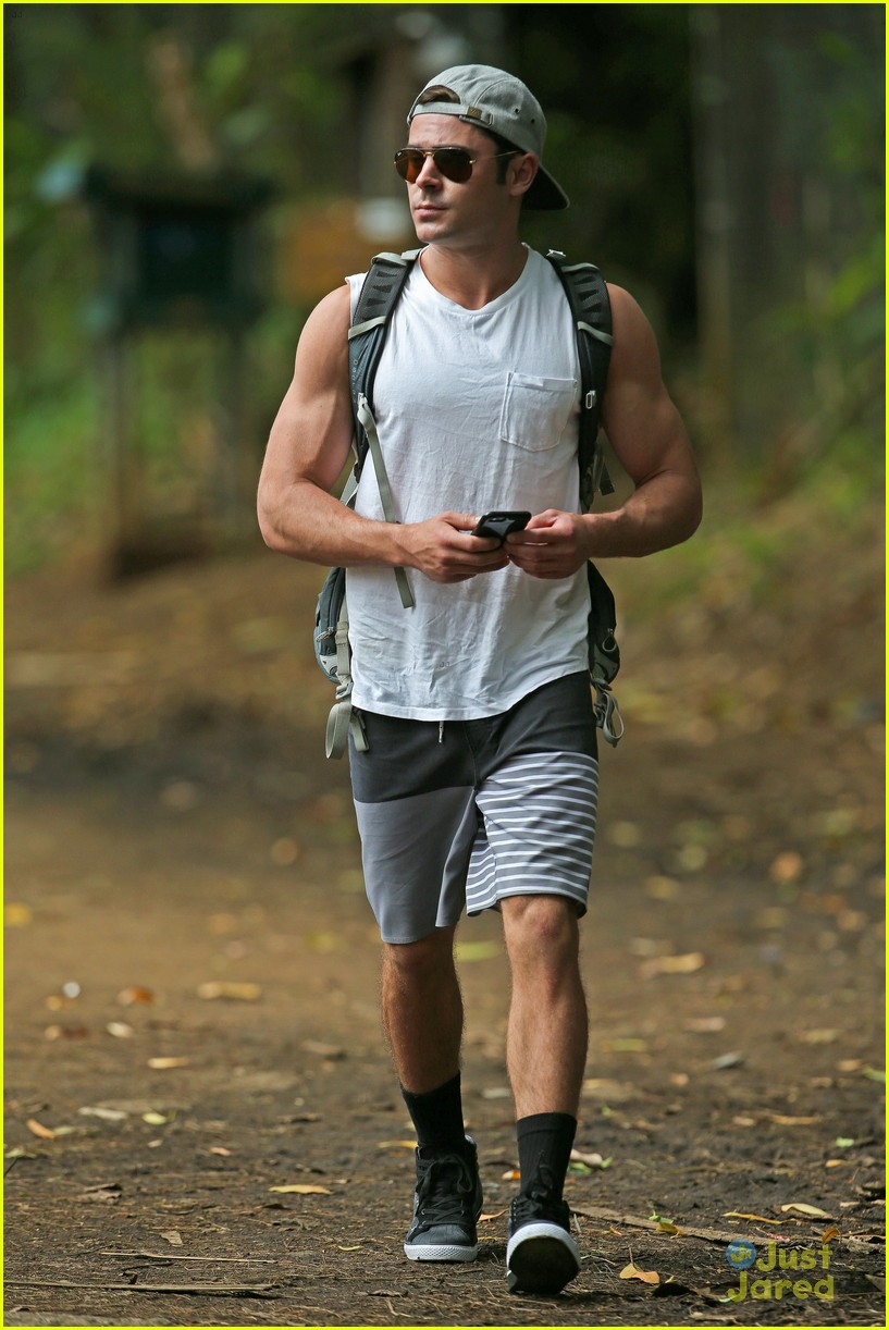 Zac Efron S Ripped Muscles Look Amazing During Memorial Day Weekend