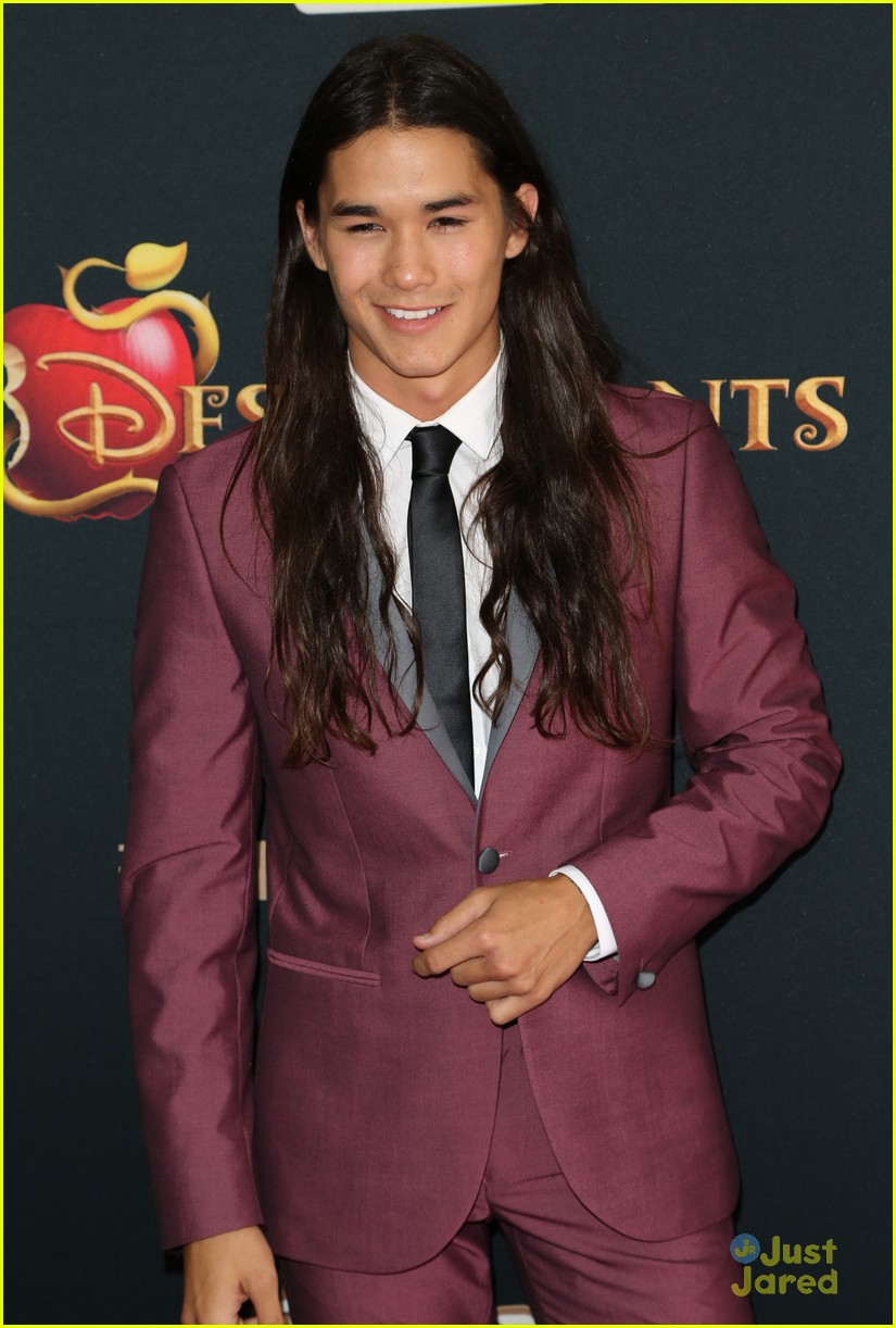 Full Sized Photo Of Cameron Boyce Booboo Stewart Descendants Premiere Pics Cameron Boyce