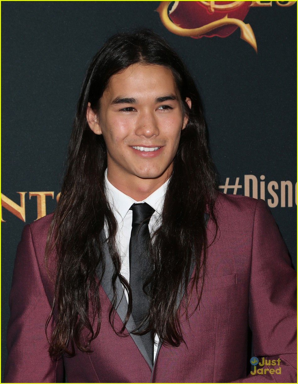 Full Sized Photo Of Cameron Boyce Booboo Stewart Descendants Premiere Pics Cameron Boyce