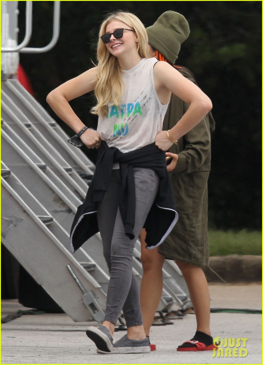 Chloe Moretz Goofs Off While Filming Neighbors On Set With Zac Efron Photo Photo