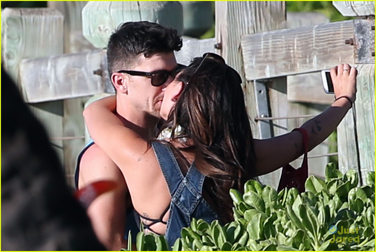 Janel Parrish Has Fun In The Sun With Boyfriend Justin Altamura In Maui Photo Photo