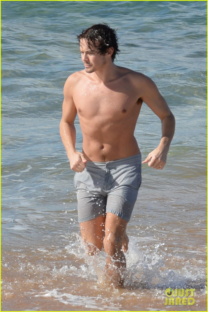 Full Sized Photo Of Tyler Blackburn Shirtless Body On The Beach 09