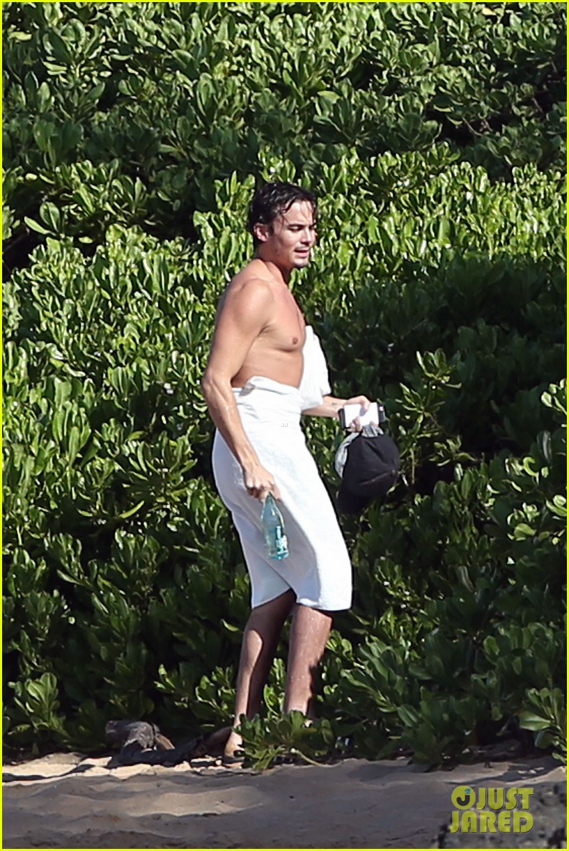 PLL S Tyler Blackburn Shows Off His Shirtless Body In Hawaii Photo