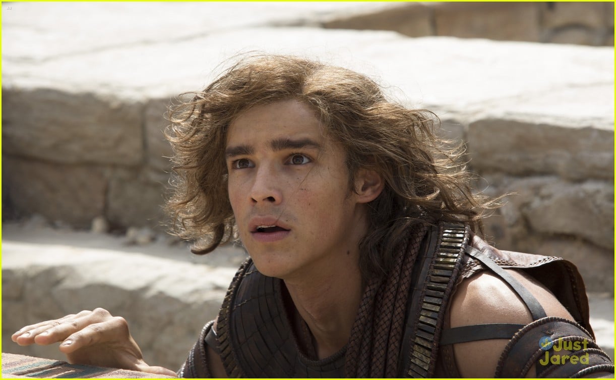 Brenton Thwaites Avoids The Blades In New Gods Of Egypt Clips With