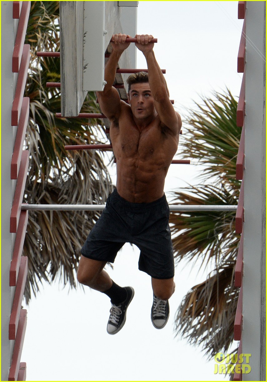 Zac Efron Puts His Chiseled Abs On Display For Baywatch Obstacle