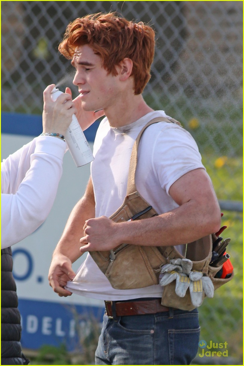 Kj Apa Goes Shirtless On Riverdale Set See The Pics Photo Photo Gallery Just