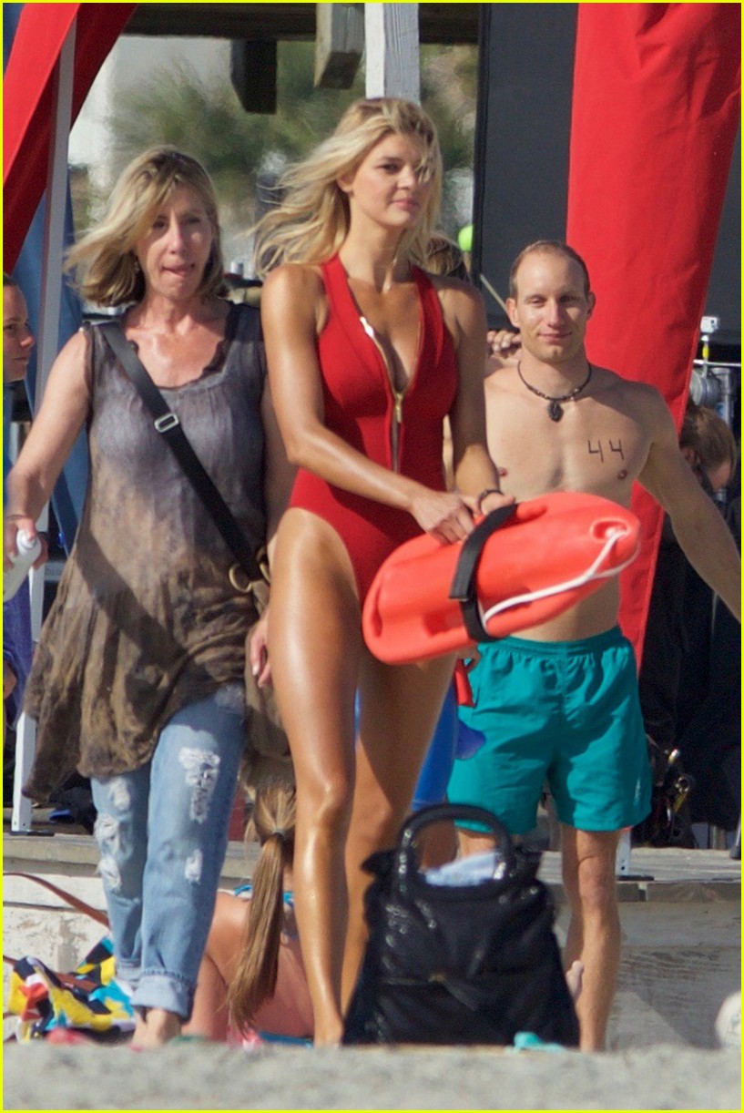 Full Sized Photo Of Kelly Rohrbach Sings On Set Baywatch Kelly