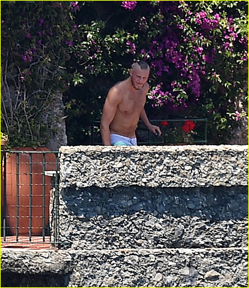 Alexander Ludwig Bares His Hot Body In Italy Photo 995195 Photo