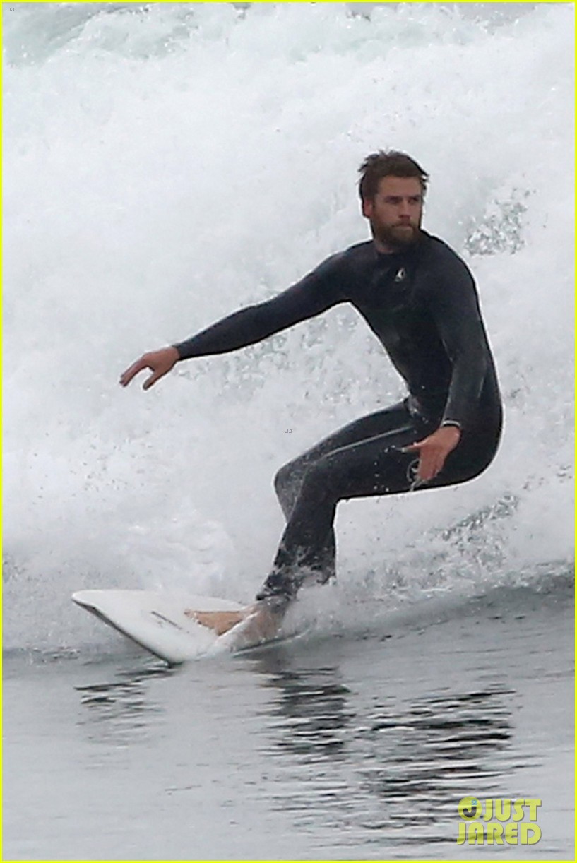 Liam Hemsworth Looks So Hot While Shirtless After Surfing Photo Photo Gallery