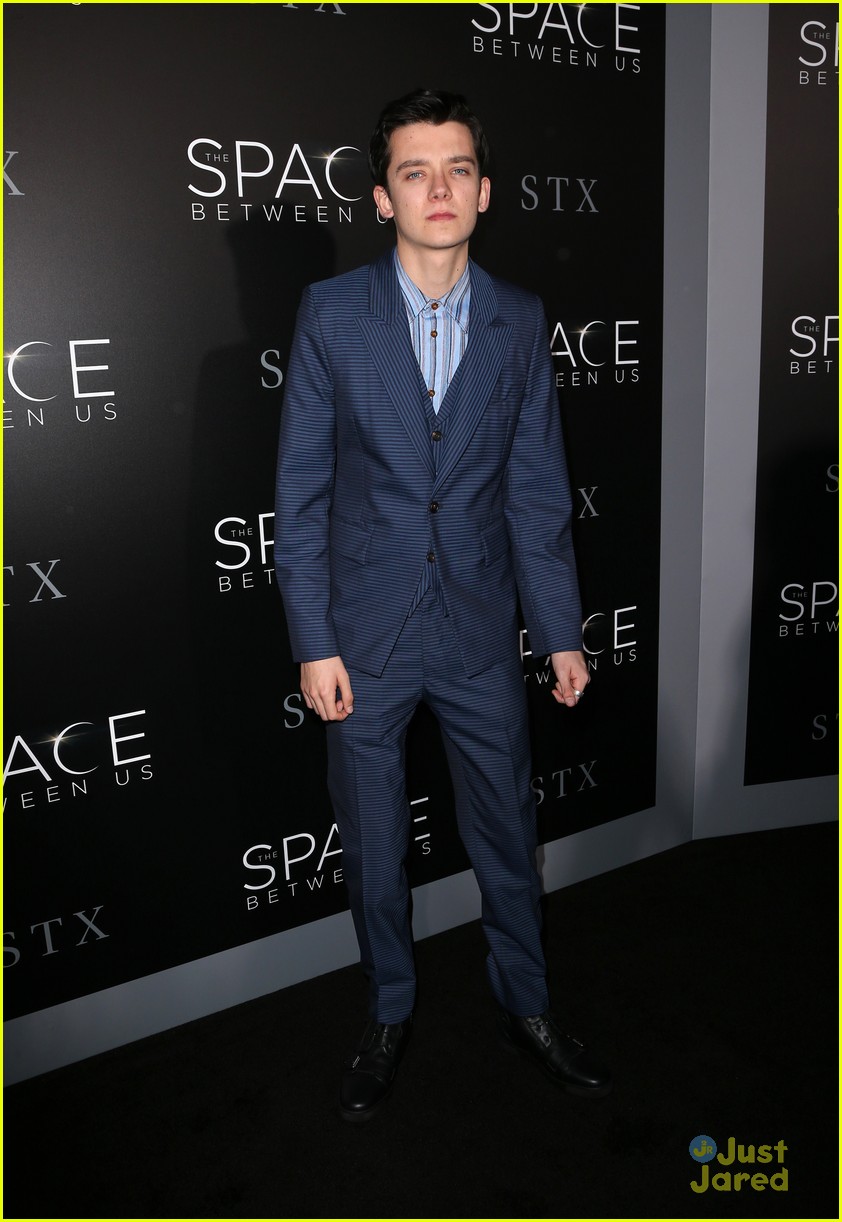 Britt Robertson Asa Butterfield S On Screen Romance Is One You Dream