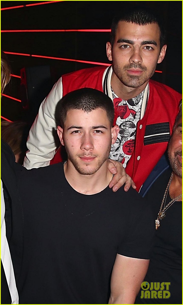 Full Sized Photo Of Joe Jonas Nick Jonas Dnc Flaunt Magazine Nick Jonas Supports Joe At