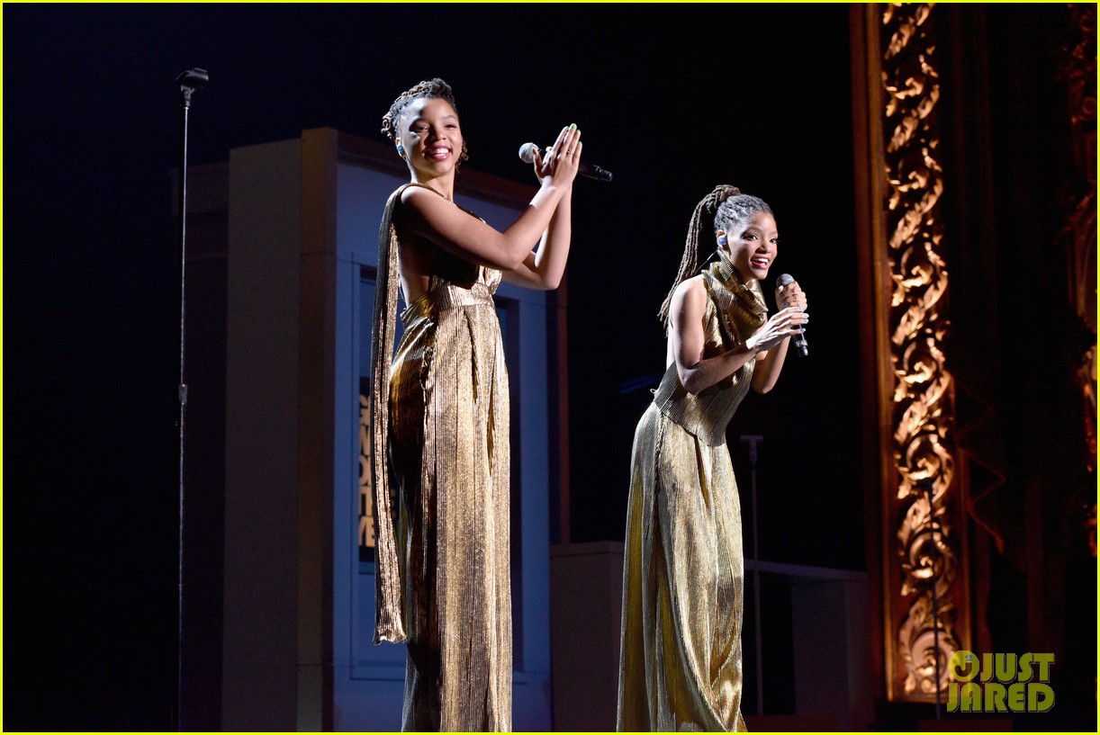 Full Sized Photo Of Nick Jonas And Zendaya Look Sharp At Glamours Women