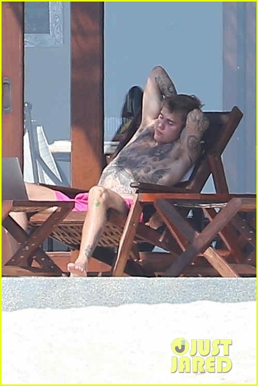 Justin Bieber Goes Shirtless In Mexico On Nye Likely There To See