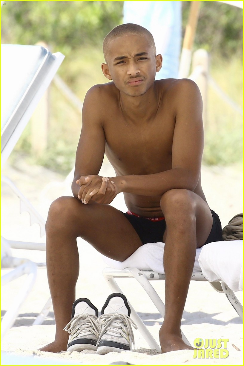 Jaden Smith Hangs Out At The Beach With Friends In Miami Photo