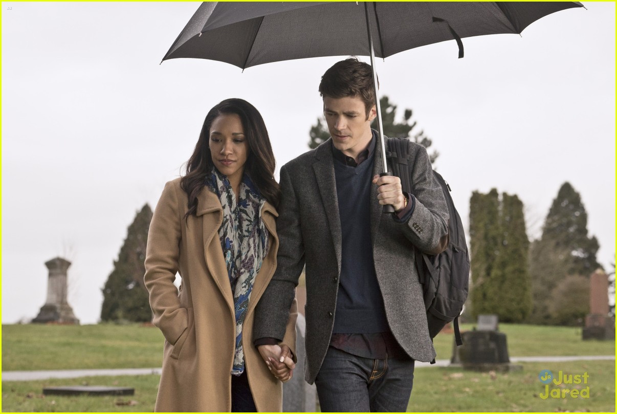 Candice Patton Tickled Grant Gustin During Their Flash Chemistry Test