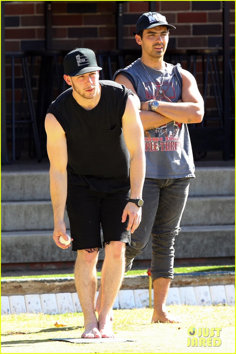 Nick Jonas Shows Off Massive Biceps In Australia Photo