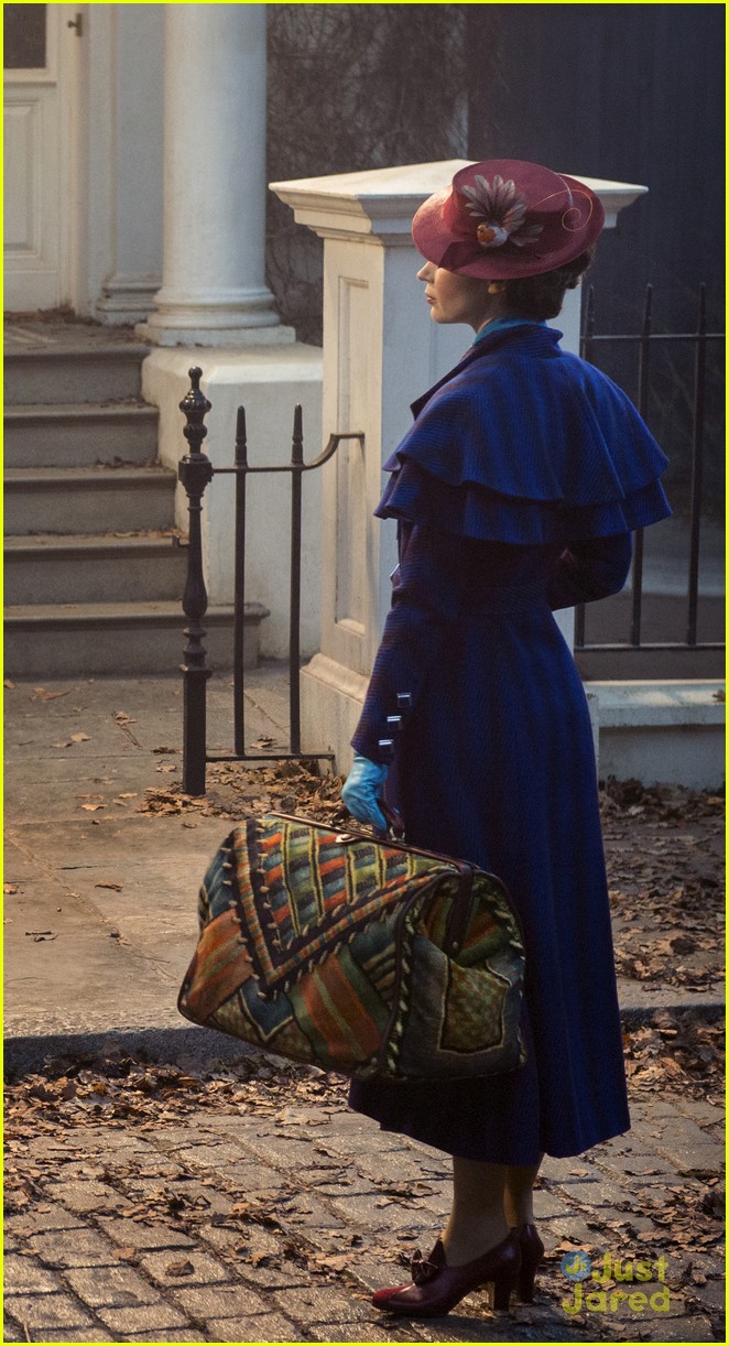 Disney Debuts Magical Mary Poppins Returns Trailer Photos Watch Now Photo