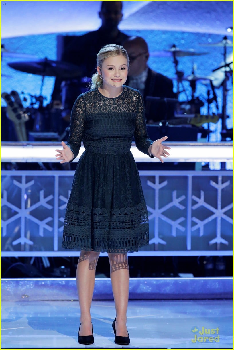 Get A First Look At Darci Lynne Farmer S Holiday Special With These