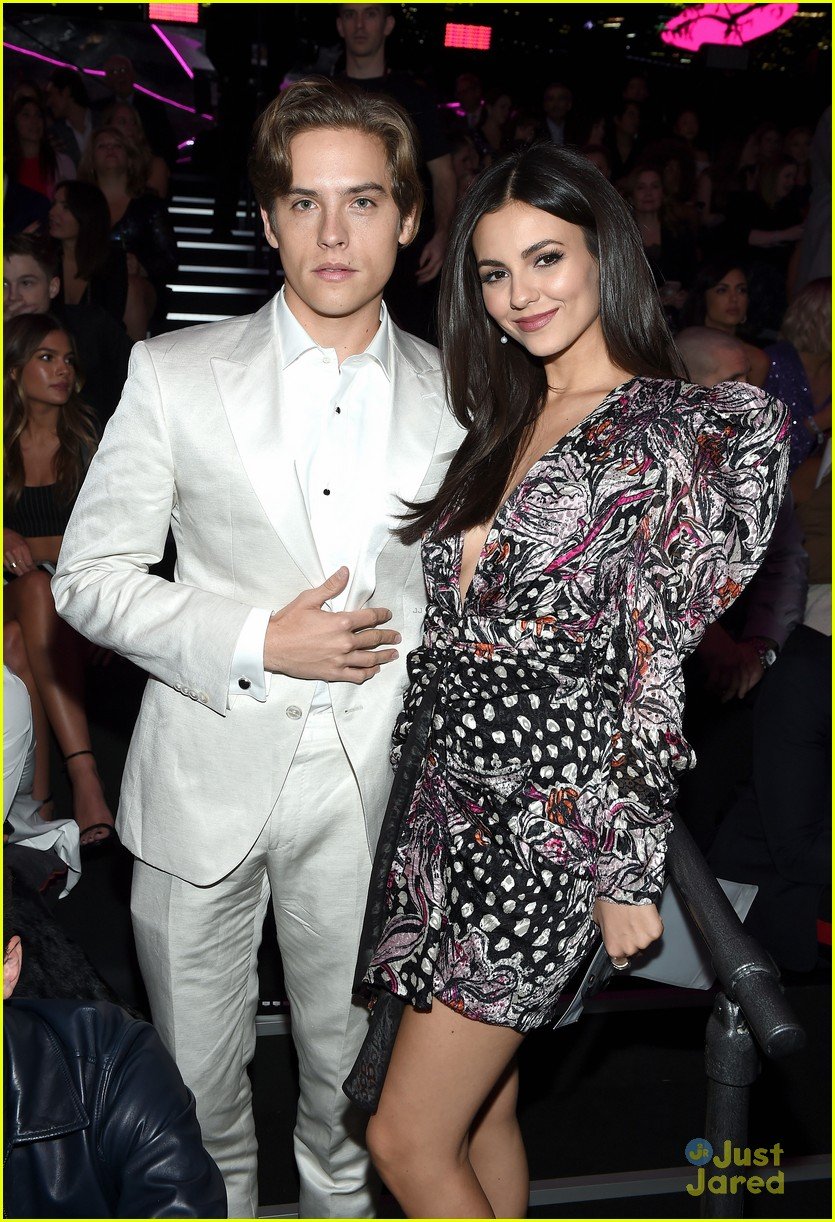 Full Sized Photo Of Victoria Justice Dylan Sprouse Vs Fashion Show