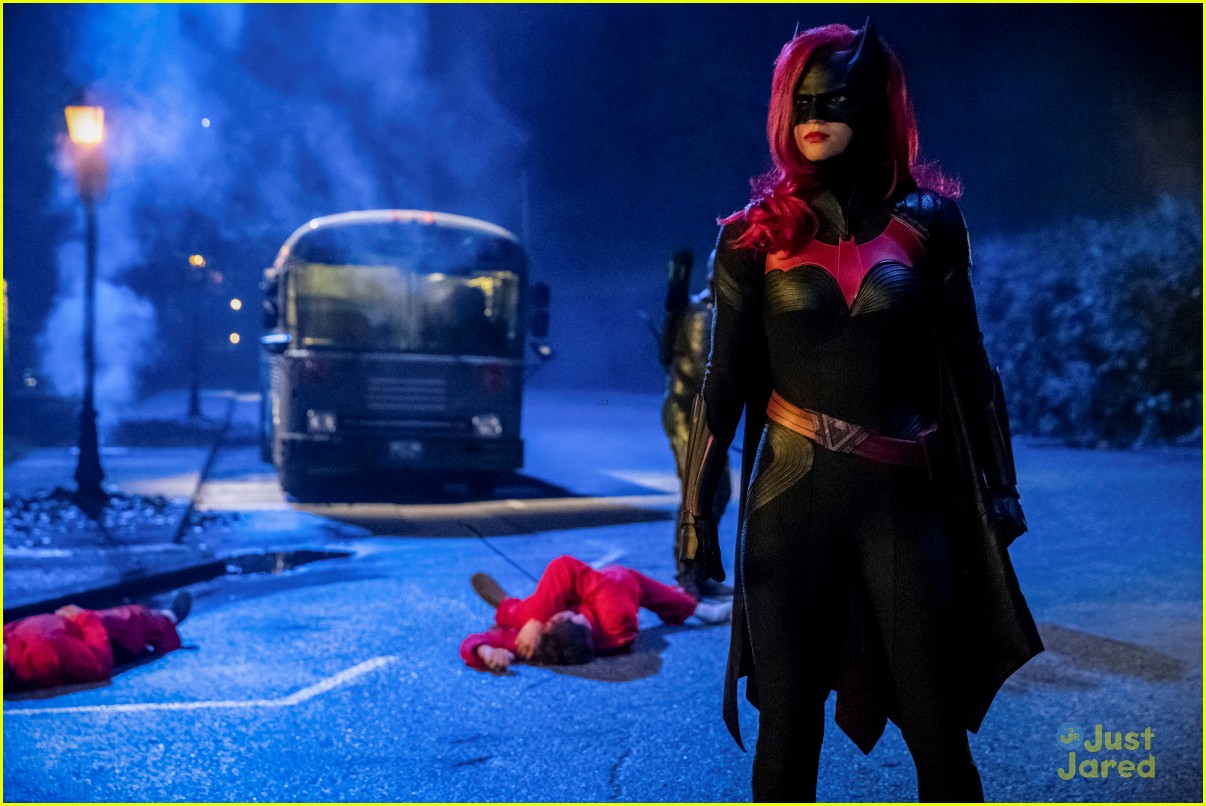 Full Sized Photo Of Arrow Elseworlds Part 2 Stills 18 Barry Oliver