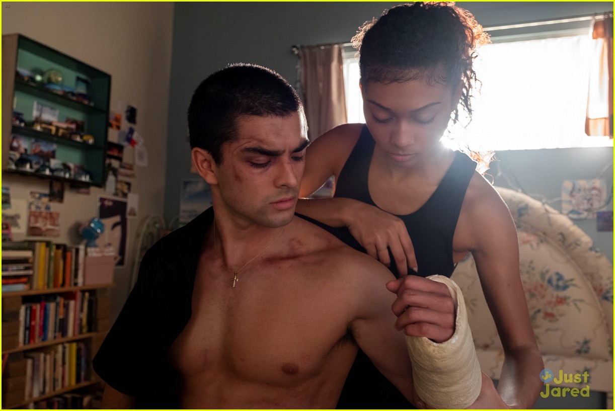 On My Block Showrunner Talks Monse Cesar S Love Story Photo