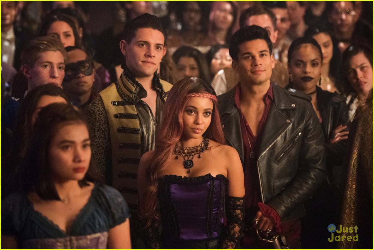 It S Prom Night On Riverdale Tonight Watch A Sneak Peek Photo