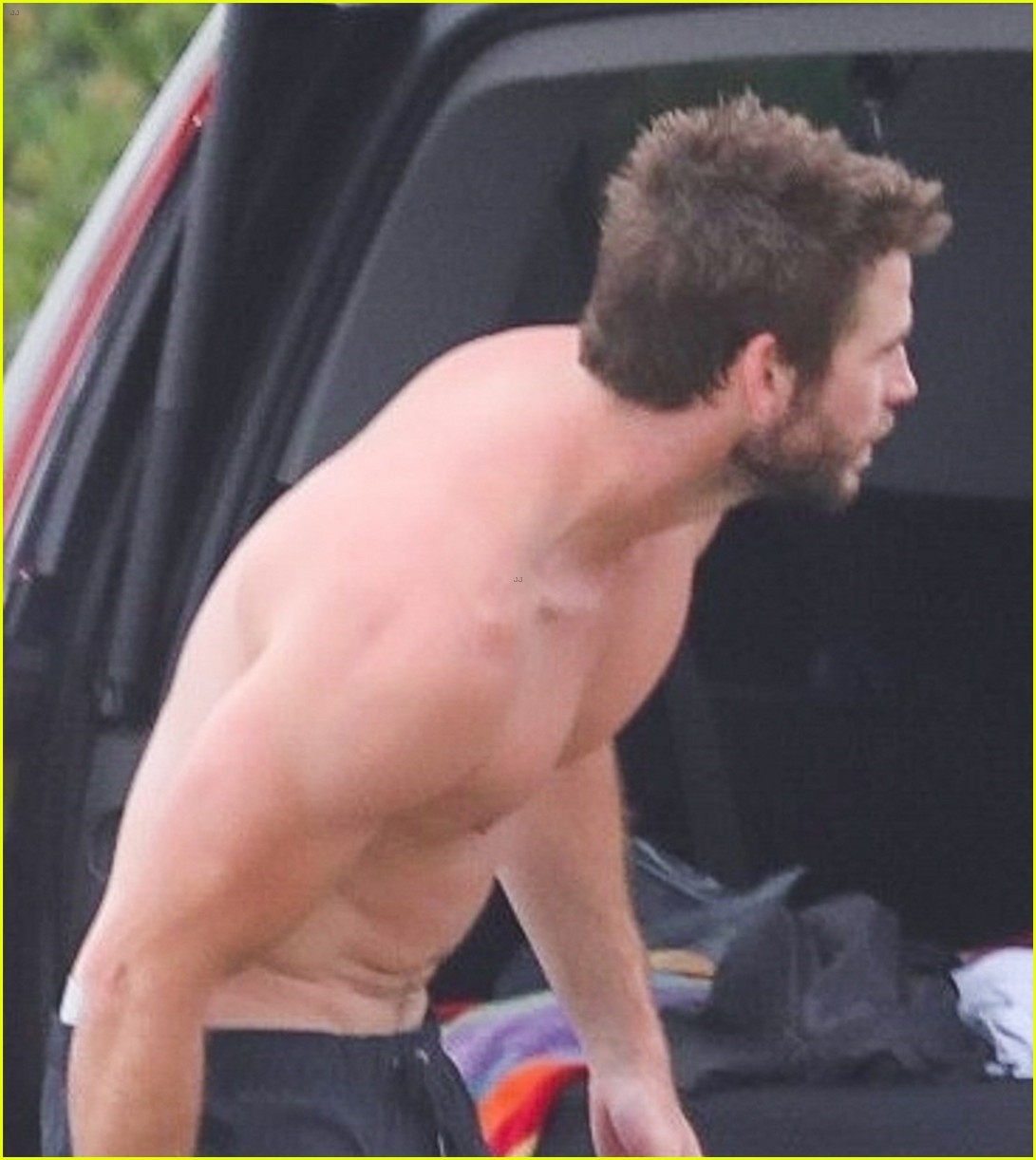 Full Sized Photo Of Liam Hemsworth Shirtless July 4th Surf Session 03